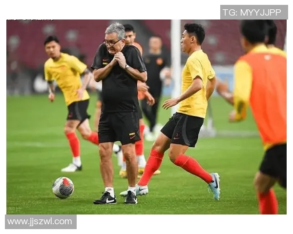 国足失利后球迷情绪崩溃，社交平台炸锅